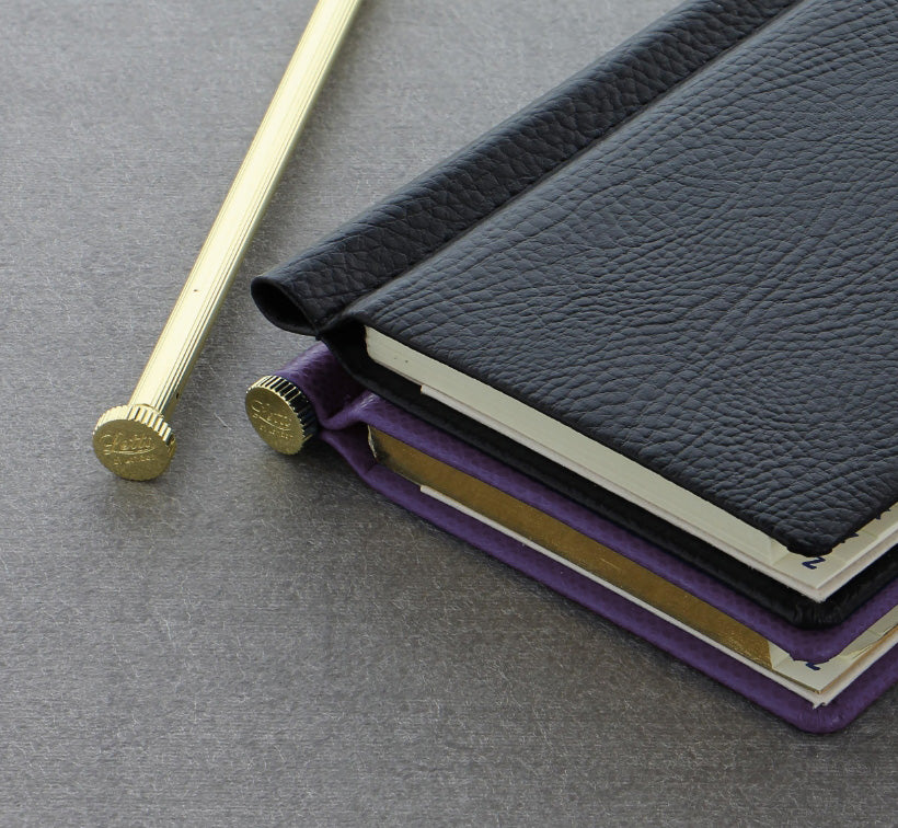 Sewn bound construction with integrated pen.
Beautiful gilt edging in our Legacy Collection