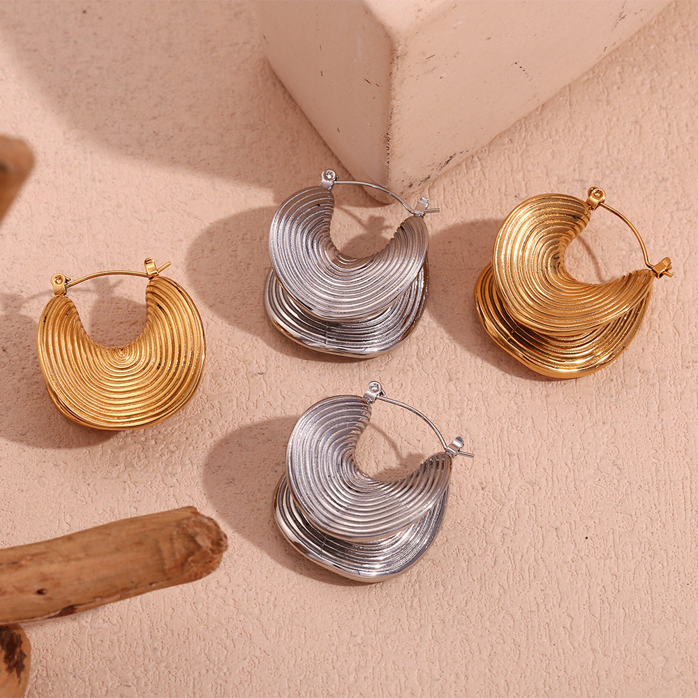 Folded high and low threaded brim earrings - gold