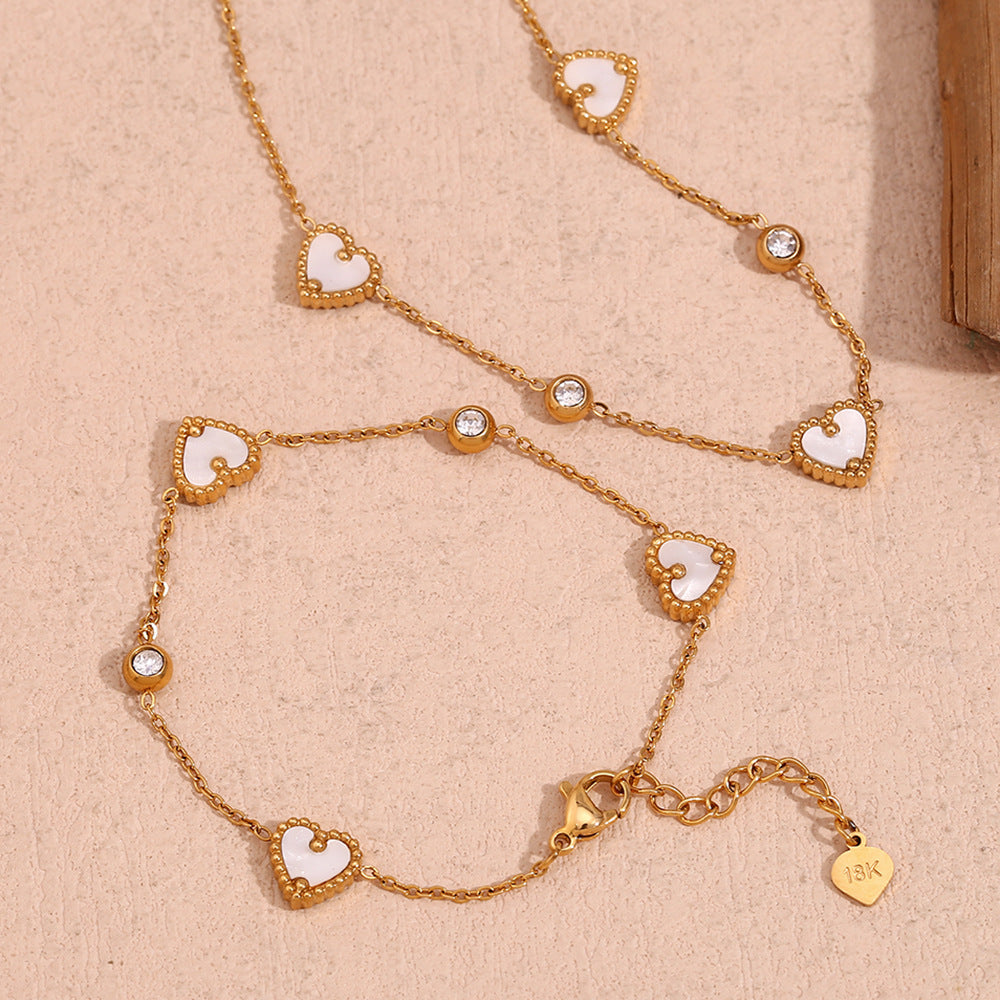 Three Shell Peach Heart Round Diamond Bracelet - Gold