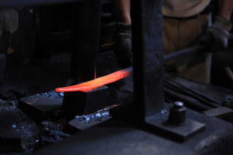 Jõnetsu artisans tanzo forging a new blade