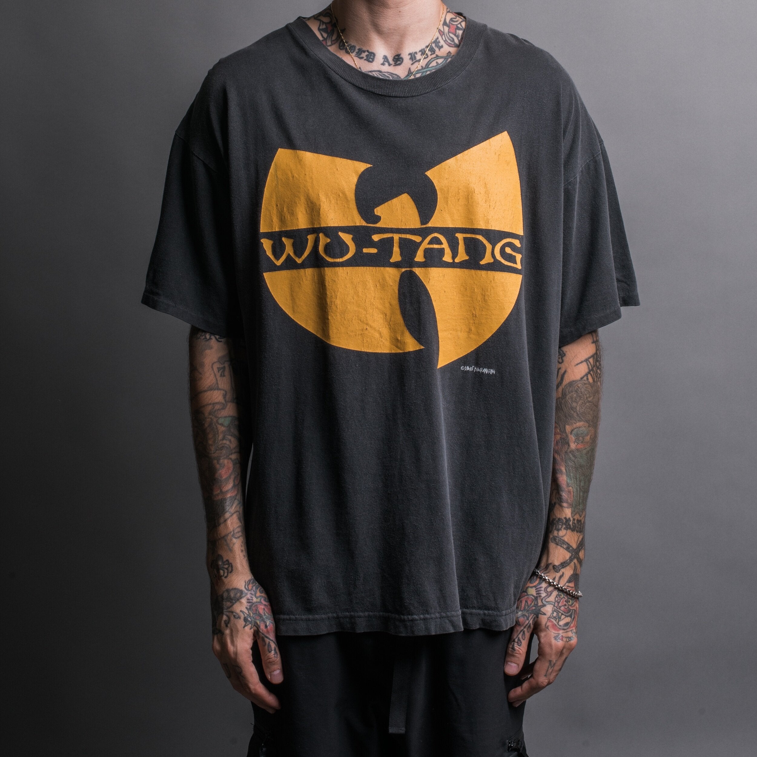 とっておきし新春福袋 Distressed wu Logo T-Shirt Clan Wu-Tang tang