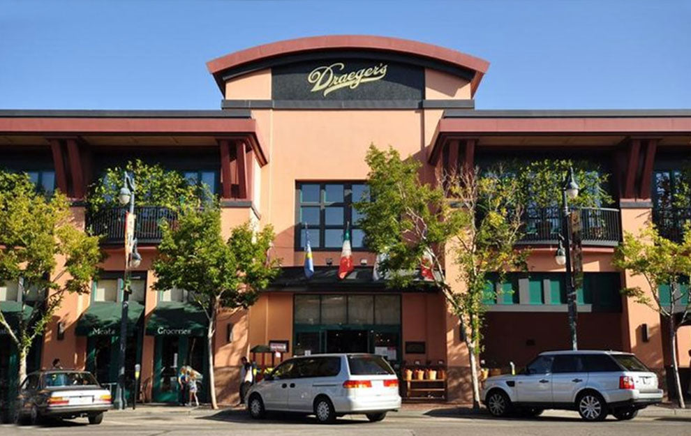 Draeger's Market storefront in San Mateo, CA