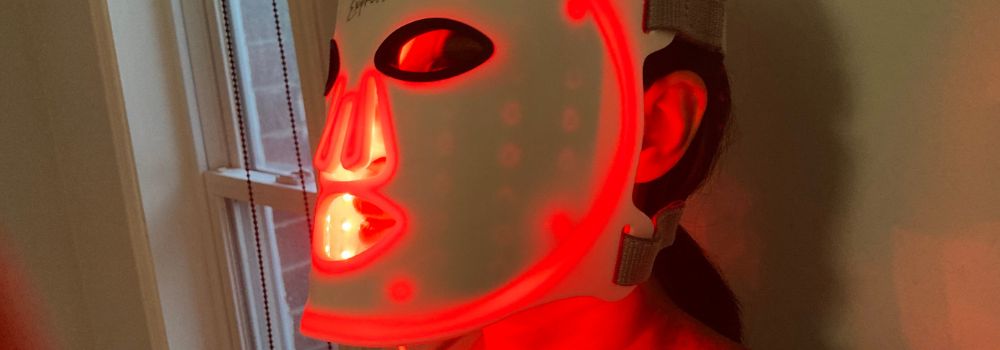 Red light therapy uses precise wavelengths of light to treat various skin diseases - KandyWay