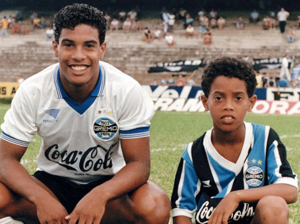 Cult Kits - Young Ronaldinho Gremio 1988 home shirt