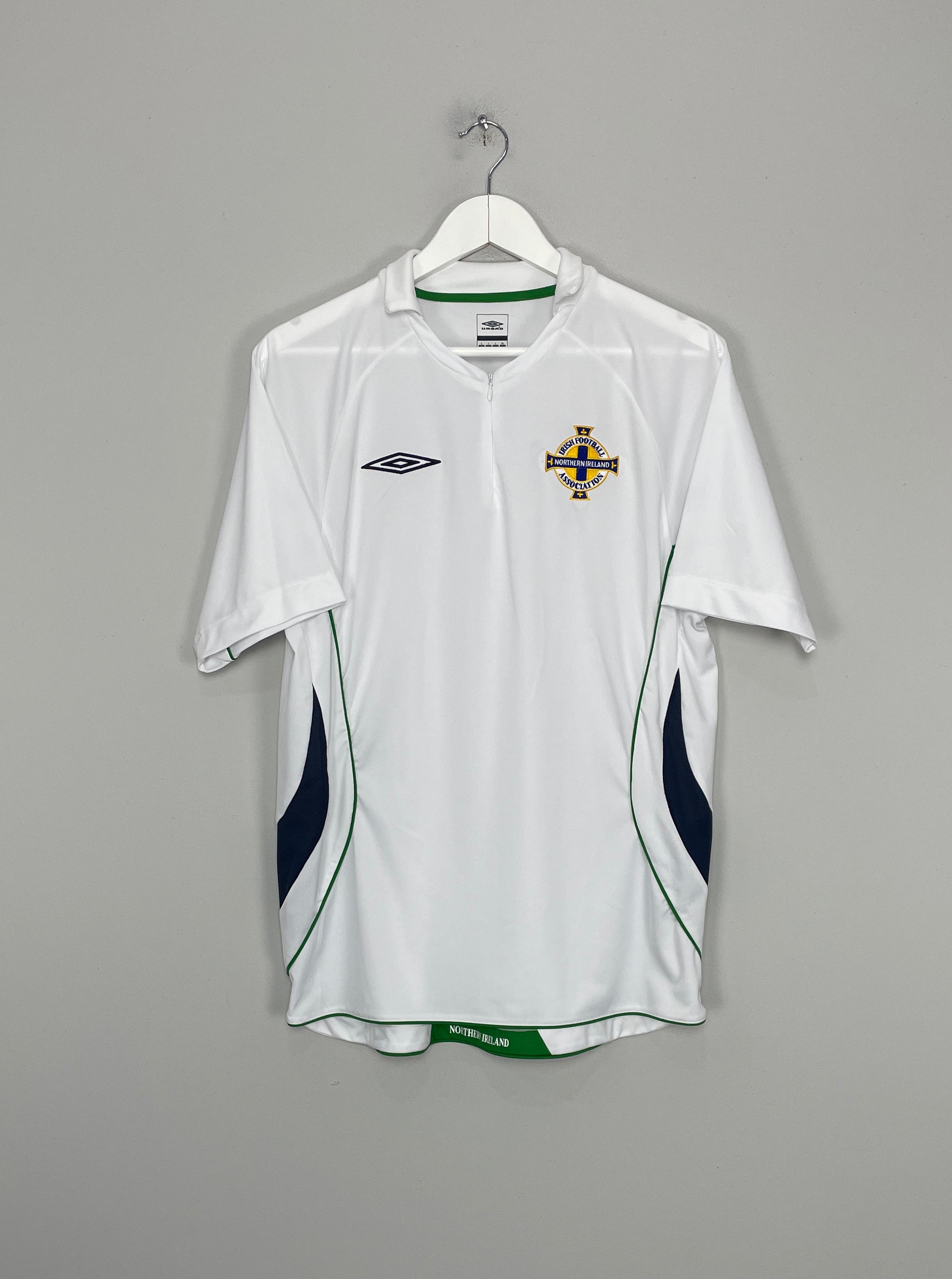 2008/10 NORTHERN IRELAND 1/4 ZIP TRAINING SHIRT (L) UMBRO