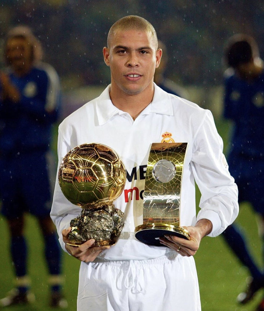 A fan shows a photo and a team jersey of Brazilian football star Ronaldo  Luis Nazario de Lima, commonly known as Ronaldo, to welcome him at the Hong  K Stock Photo 