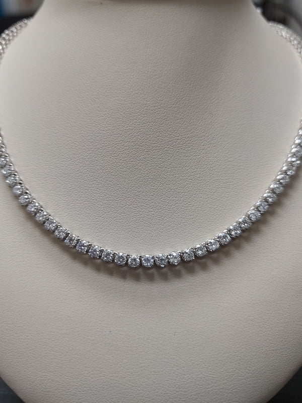 Diamond Halo Necklace 1/10 ct tw Round-Cut 10K White Gold 18