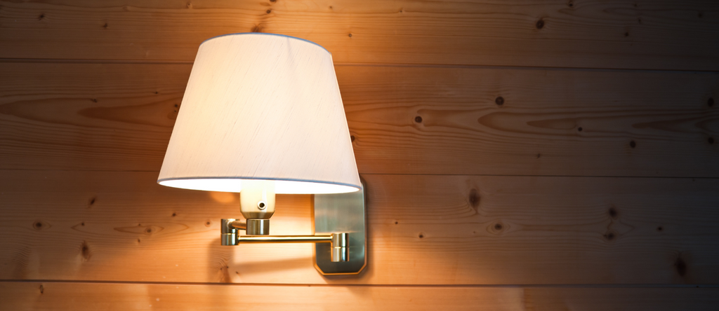 Laisser une Lampe Allumée la Nuit : Dangereux ou Pas ? – LampesDeChevet