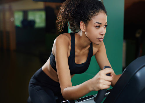 A-Guide-To-Effective-Spin-Bike-Workouts-For-Home-Fitness.jpg__PID:c8ee1758-de81-40fd-b6e6-84f09c7f9caf