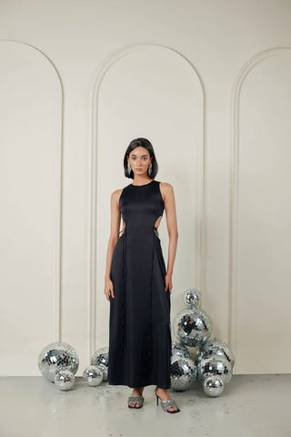 Black Maxi Dress For Night Yacht Party