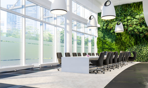 In Büroräumen können Pflanzenwände wie diese installiert werden