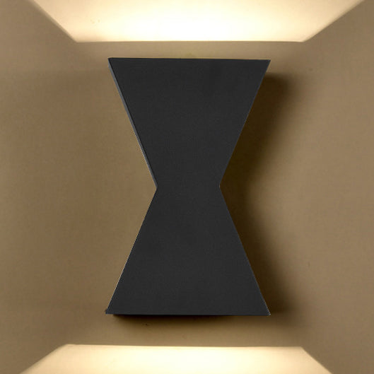 Product Image for Schwarz/Weiß Sanduhr Schatten Wand Fluter Licht Zeitgenössische LED Metall Wandlampe in Weiß/Warmer Beleuchtung, Schwarz / Warm