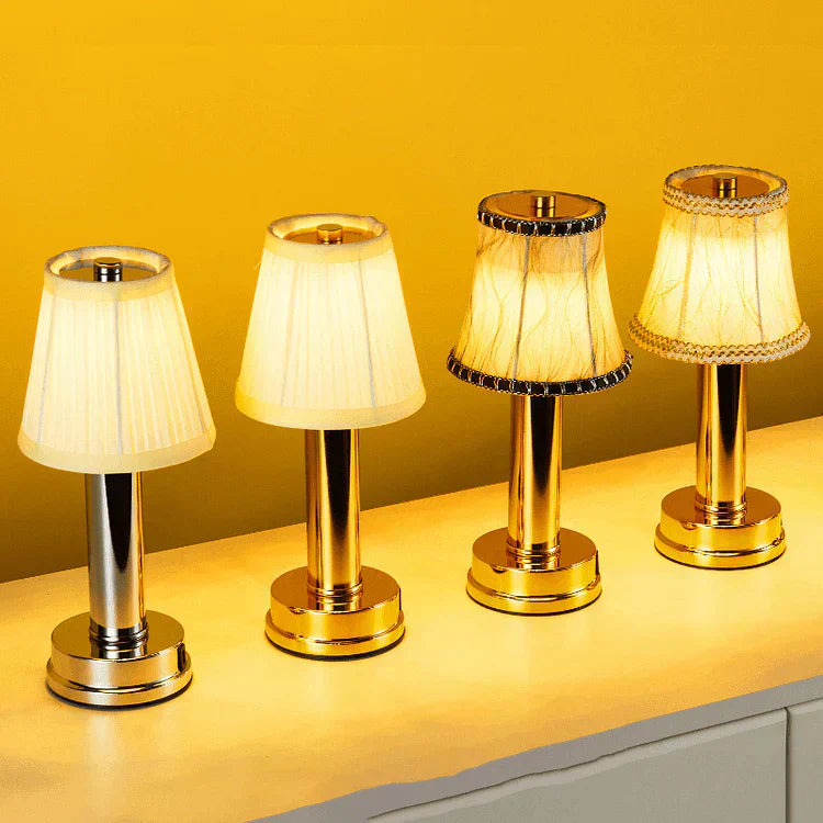 Product Image for Frendorf – Schicke kabellose Tischlampe in sanfter Metalloberfläche, Silber / Weißer Spitzenstoff