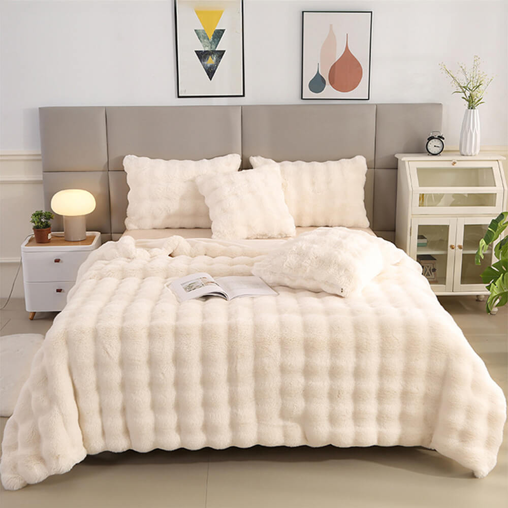 Product Image for Frendorf | Premium Bubble Doppel-Layer Verdickte Faux Kaninchenfell Decke, Weiß / 62.99*78.74 in