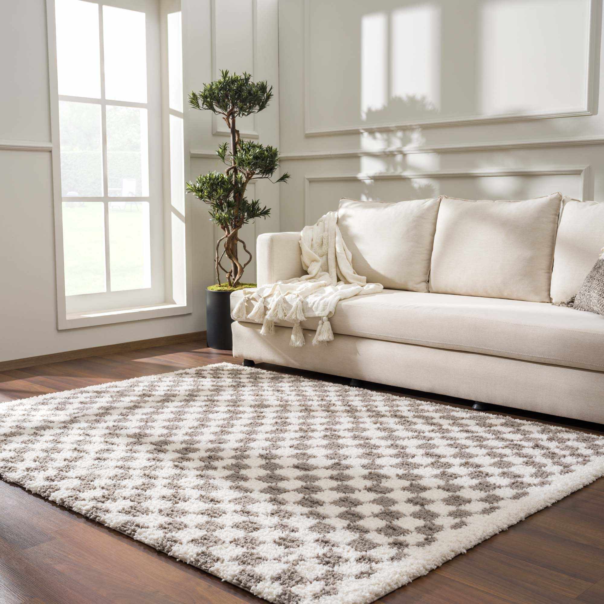 Product Image for Kieu Taupe kariertes Plüschteppich, 2'7" x 7'3" Läufer