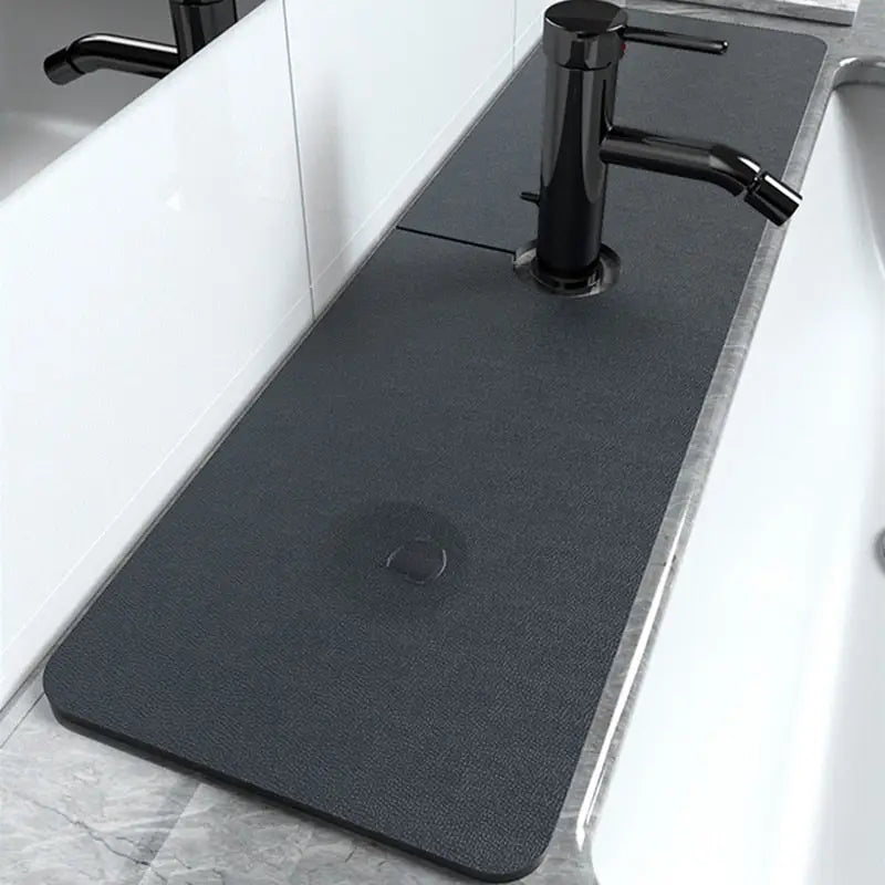 Product Image for AquaMat - Absorbierender Teppich für Wasserhahn, Schwarz / L (13.8x60 cm)