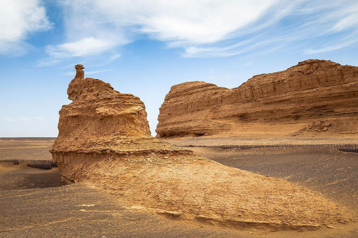 The Yadan landform cluster in this area far exceeds the scale and form defined in the dictionaries