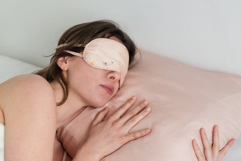 Silk nap mask for better rest