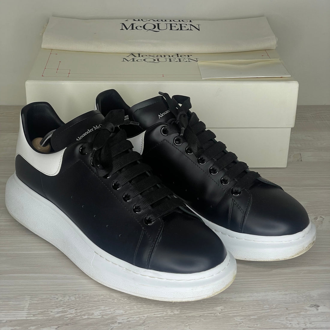 Besættelse jordnødder beskytte Alexander McQueen Sneakers, 'Black Leather' Ovesized (46) – DelsouX Universe