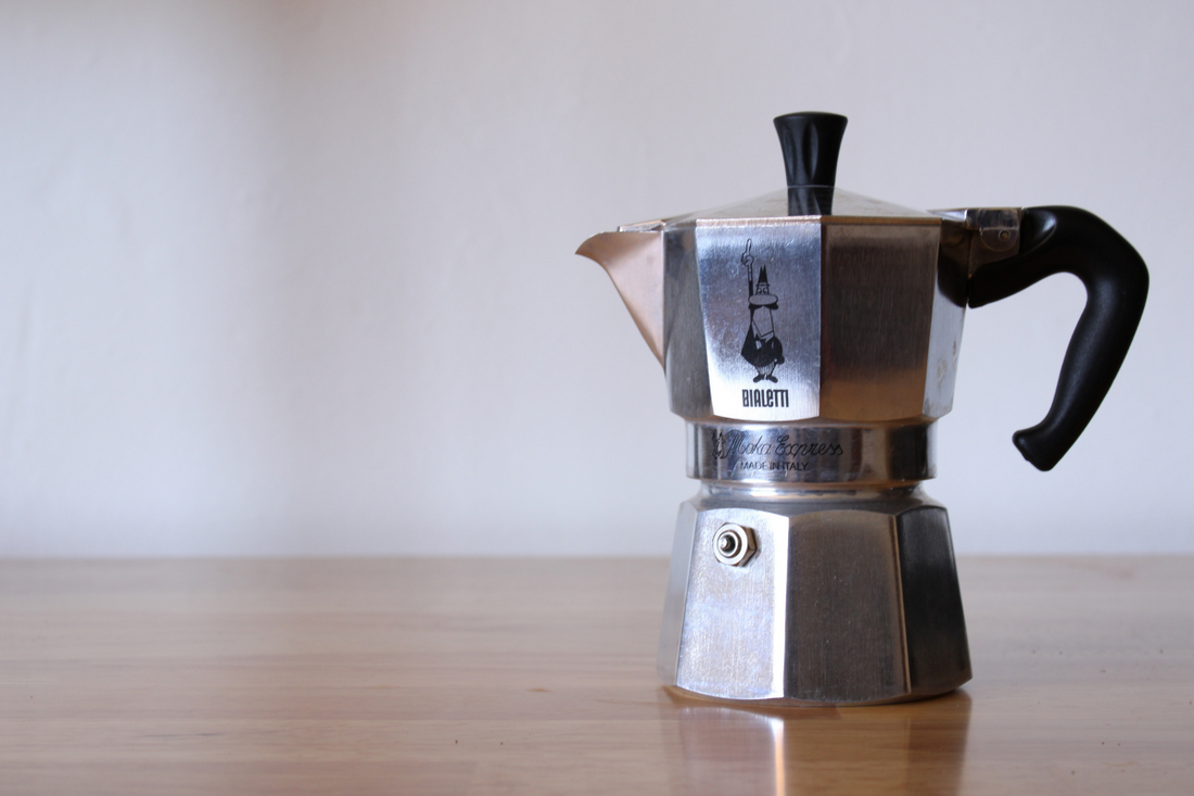 El otro día Revisión profundamente Cómo preparar café en la Cafetera Moka (Moka italiana) – Almaga Coffee  Company