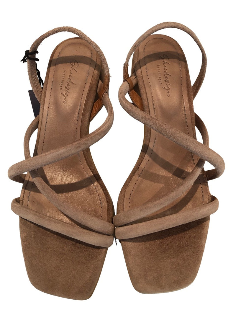 Shoedesign Copenhagen - feminin sandal med hæl, beige
