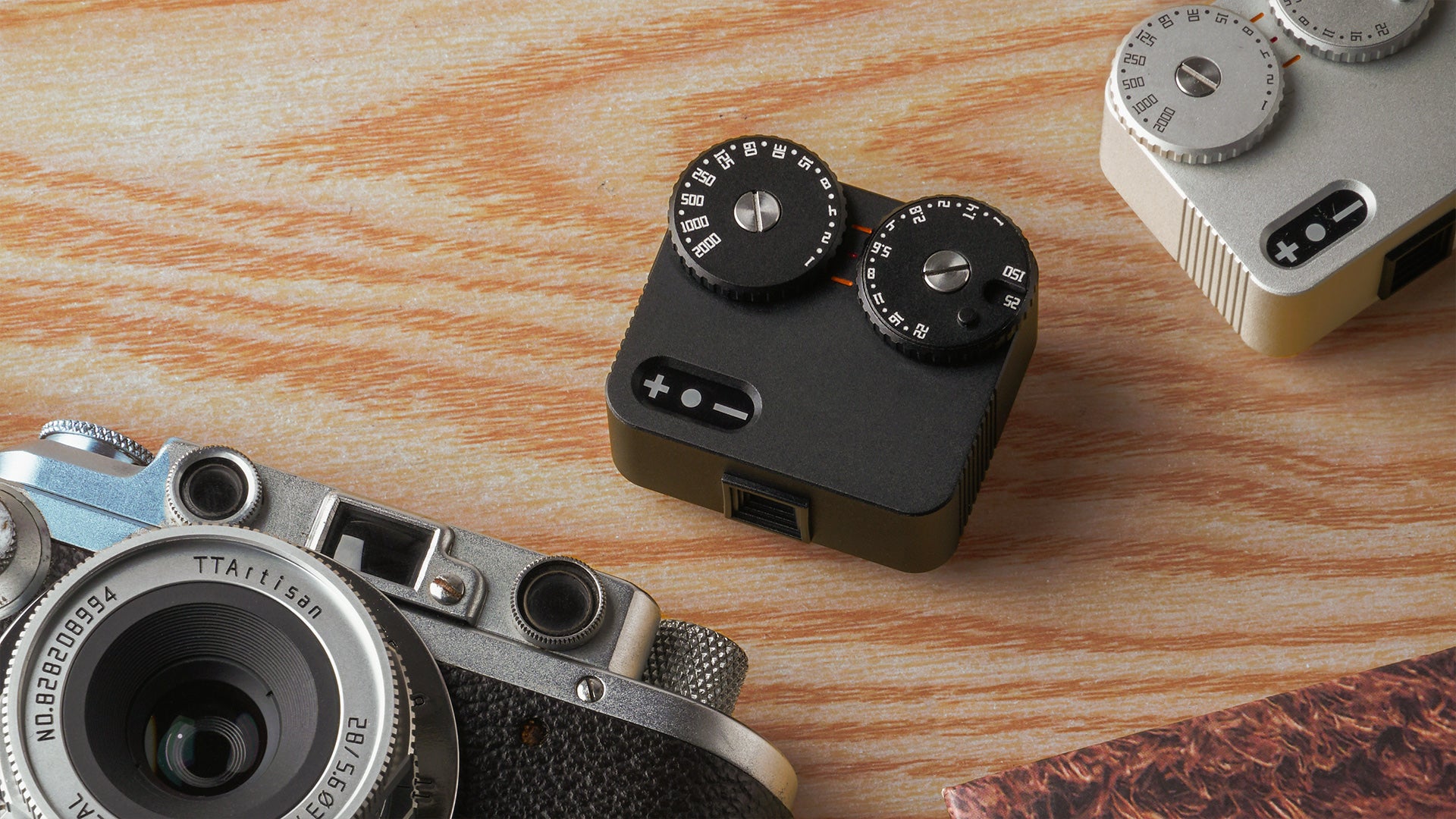 TTartisan Light Meters II featured on the tabletop