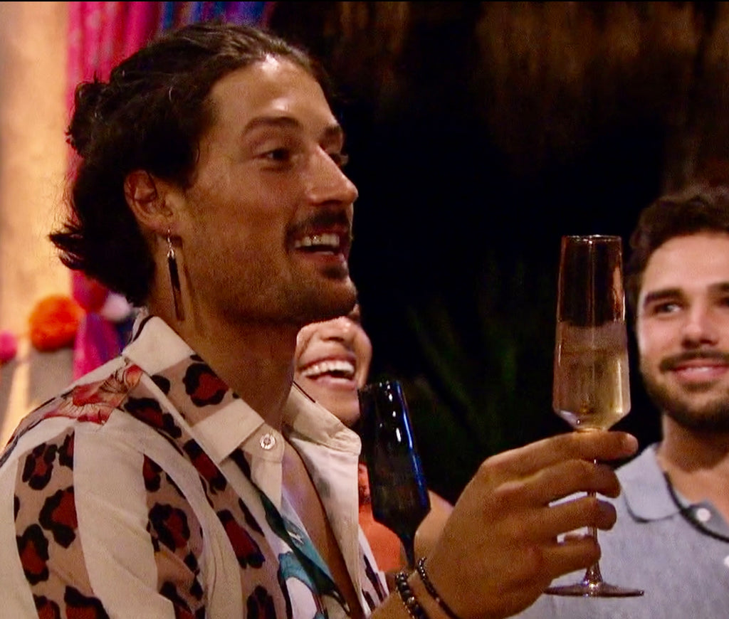 bachelor in paradise - champagne flutes
