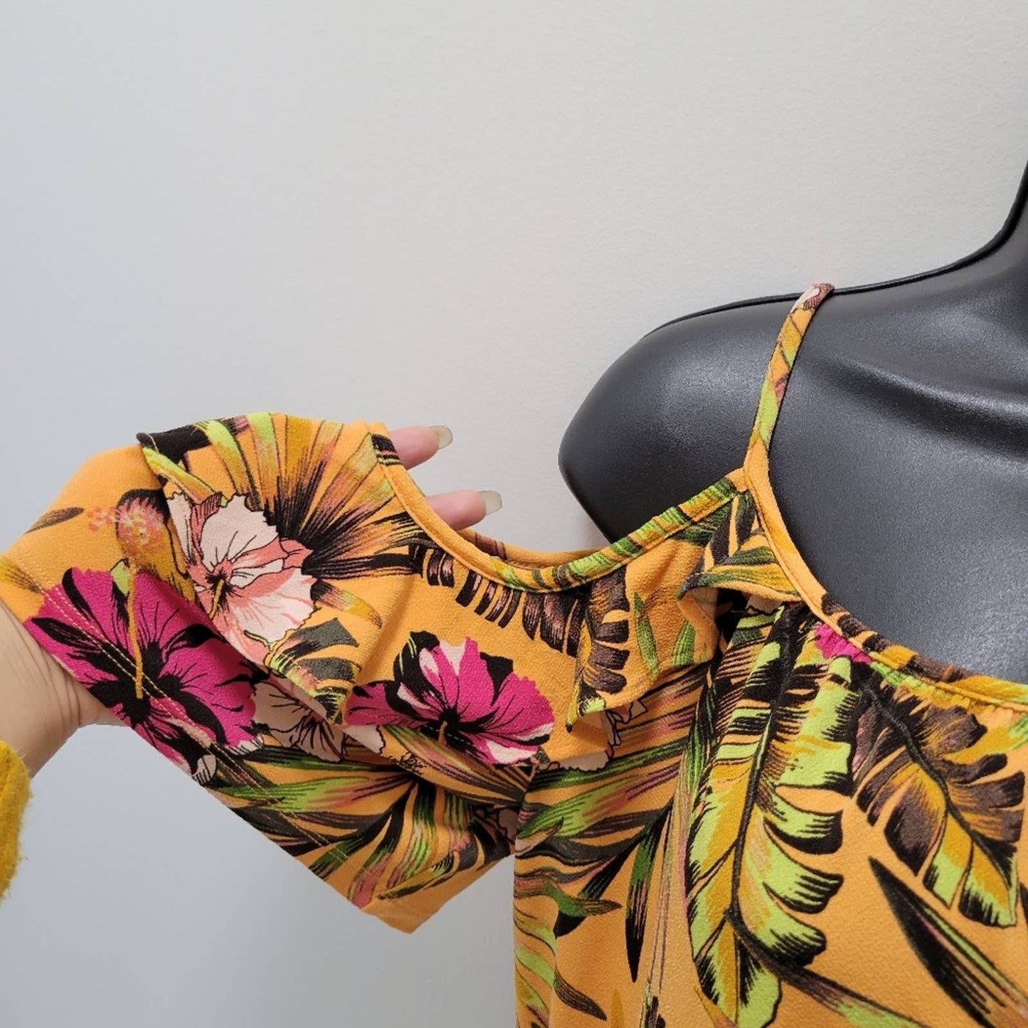 New York & Co Large Yellow Floral Print Shoulder Top