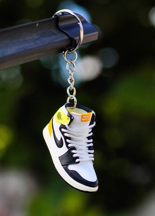Off-White OOO Sneaker Key Chain –