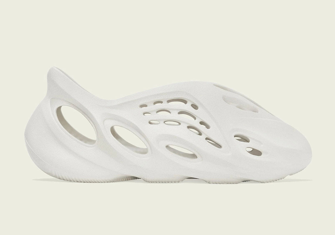 新品 adidas YEEZY Foam Runner Sand 【23.5】-