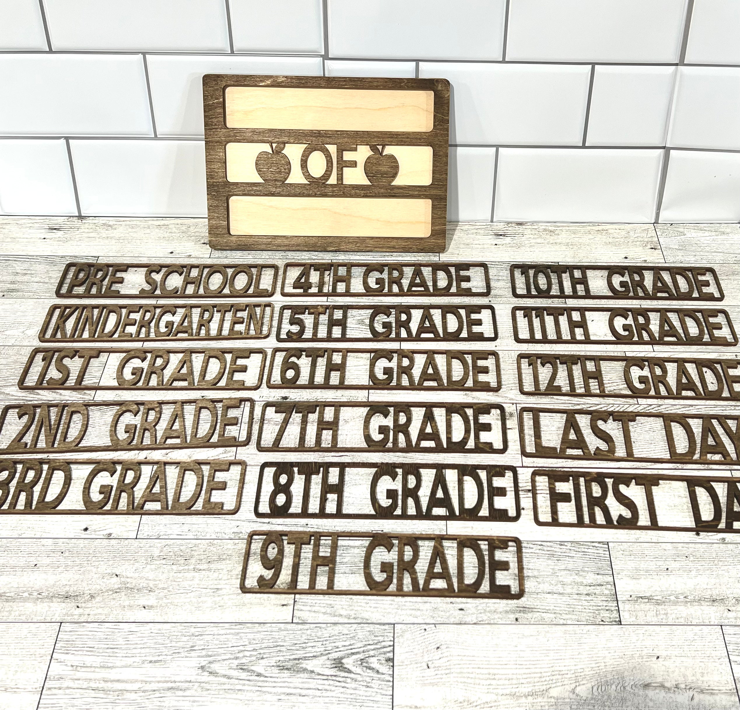 Interchangeable grade school sign