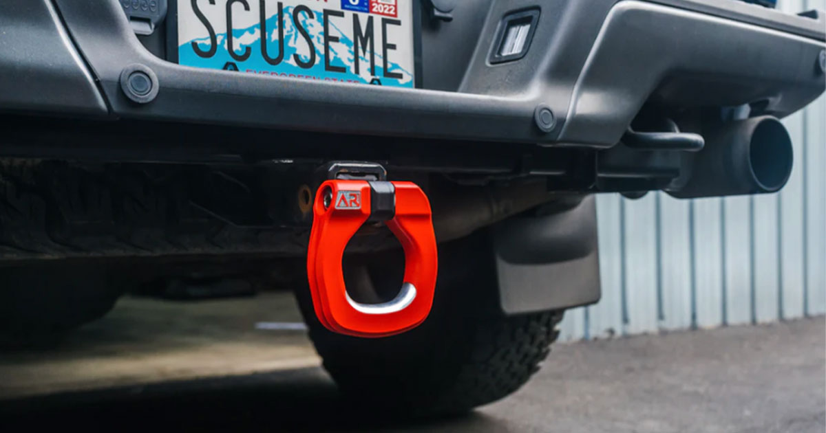 Tow Strap vs Recovery Strap: The Subtle Difference Between Towing