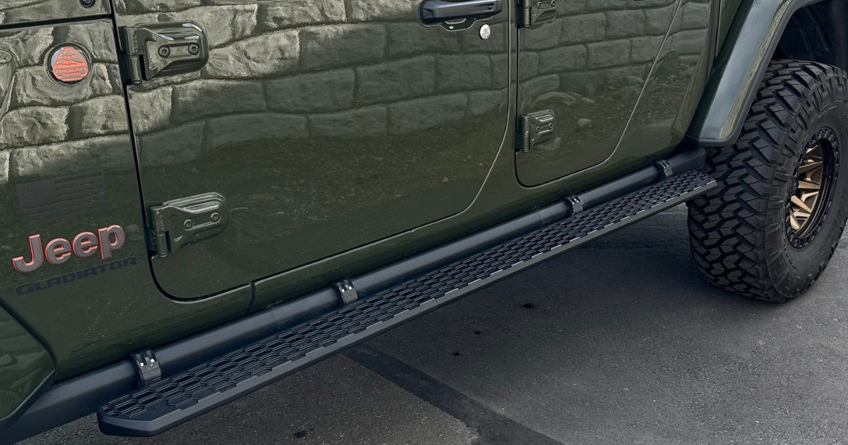 the magnum stirrup on a green jeep gladiator
