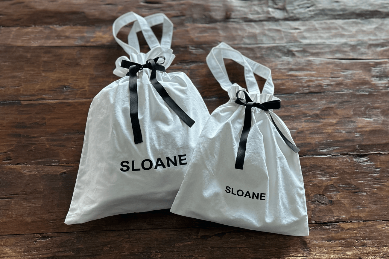 THE SHOP SLOANE onlineでは、オリジナルギフトバッグをご用意しております。大切な方への贈り物にぜひご利用ください。