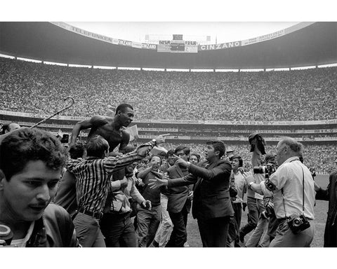 Minnesota Vikings in Cold | Neil Leifer Photography 30 x 40 / Open Edition