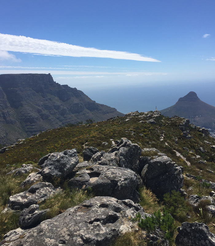 Topo da Devil's Peal, à esquerda Table Mountain e à direita Lion's Head - Foto: Arquivo Pessoal