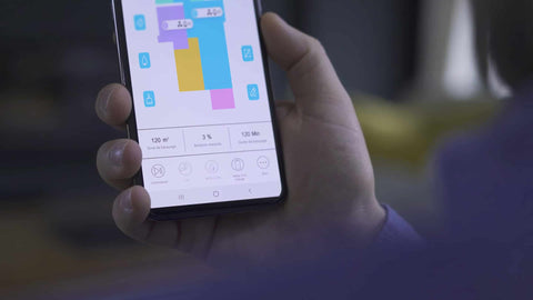 smartphone-met-applicatie-van-eziclean-met-een-kamer-diagram-waar-de-robotstofzuiger-is-geweest