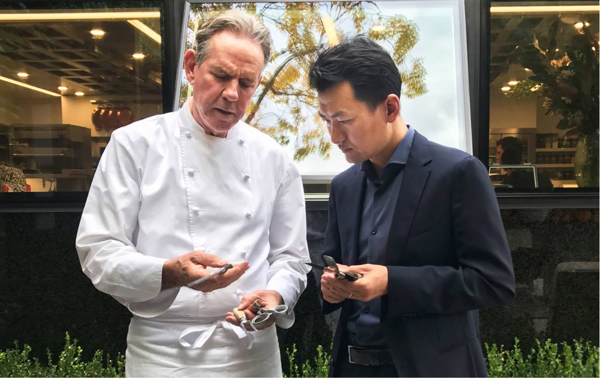 2 Cangshan chefs.