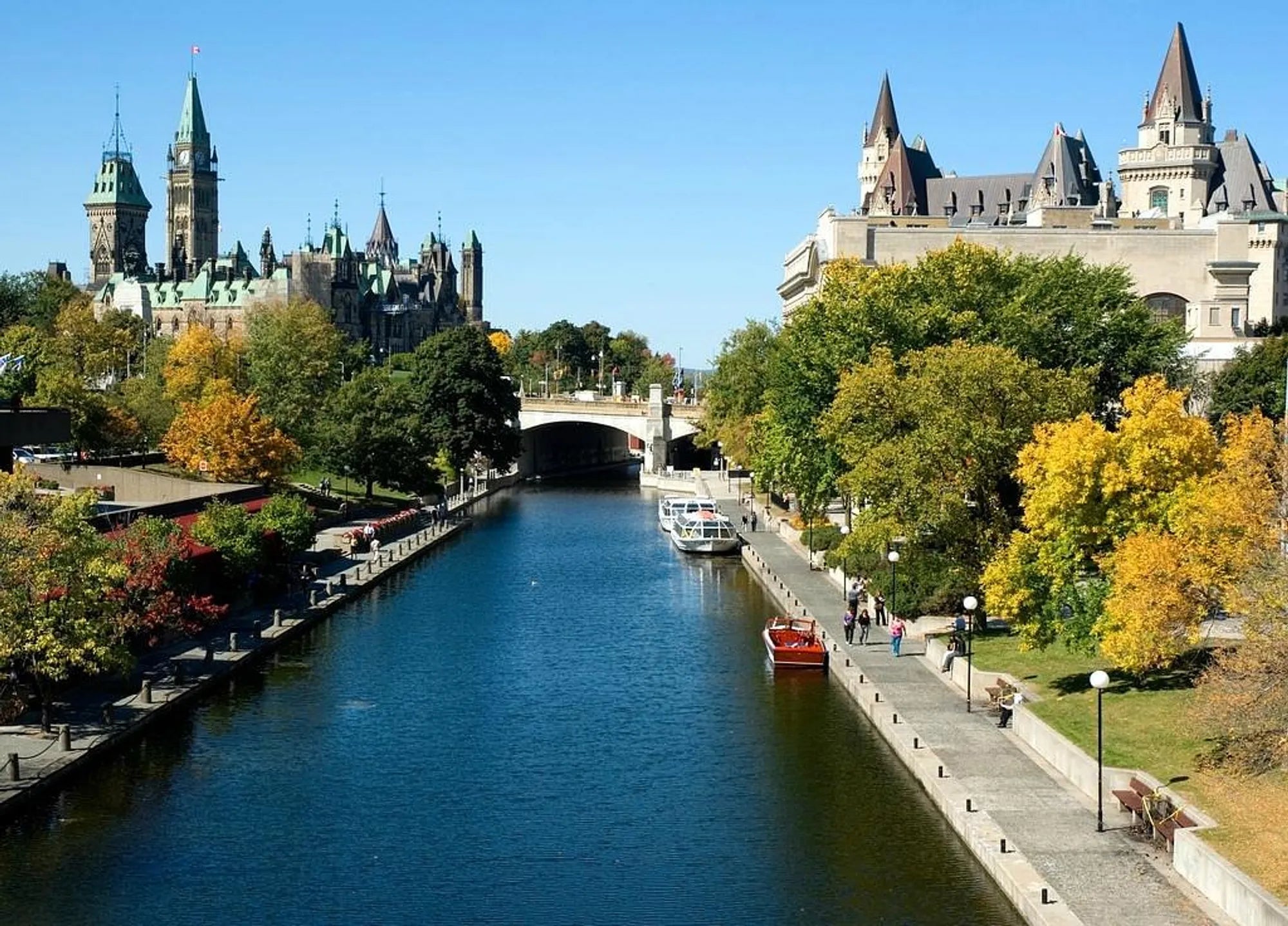 Paddle boarding Ottawa Rideau Canal