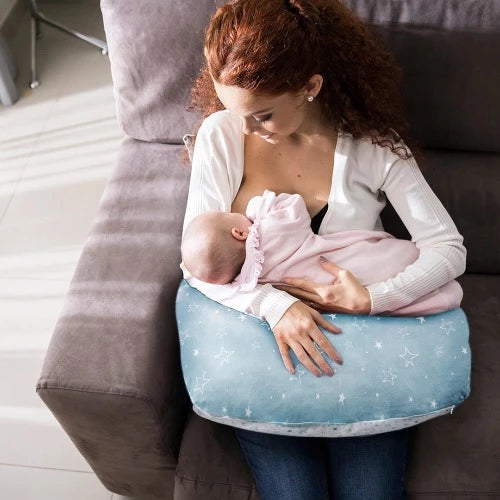 idee-regalo-natale-cuscino-allattamento-blog-nuvita