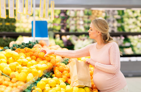 pregnant-woman-doing-the-shopping