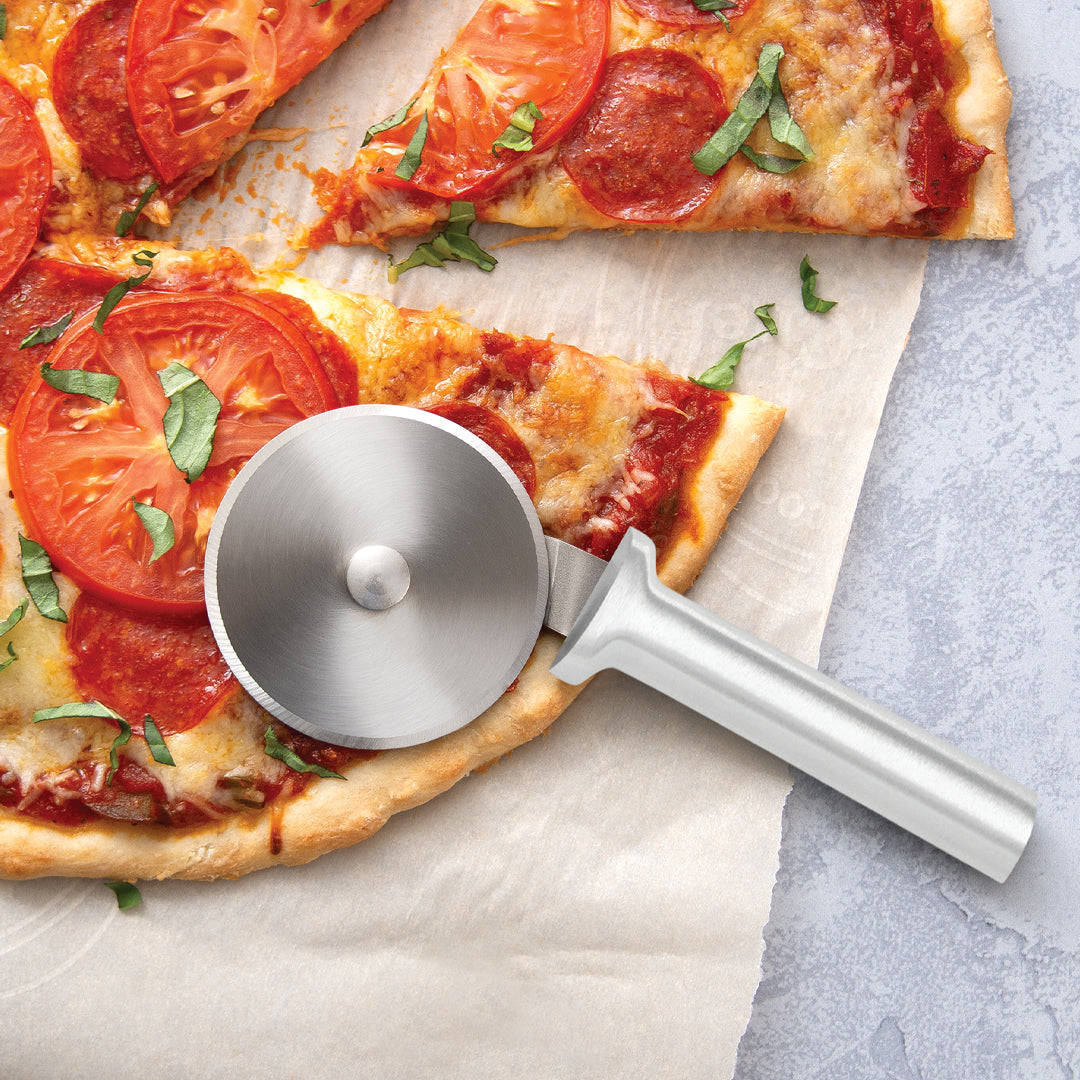 https://cdn.shopify.com/s/files/1/0623/7739/4406/products/pizza-cutter-R121-d_1600x.jpg?v=1667492972