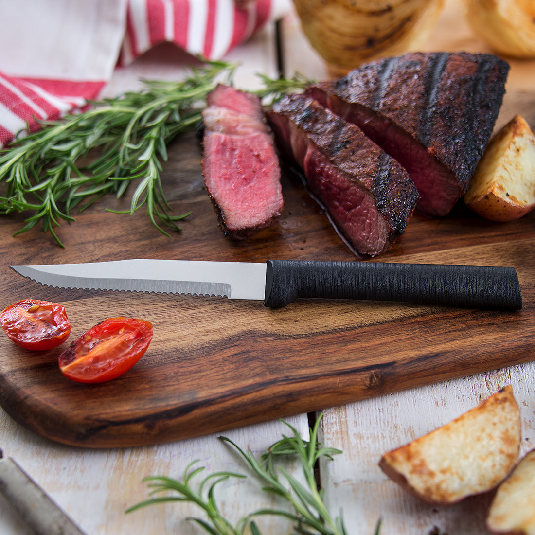 https://cdn.shopify.com/s/files/1/0623/7739/4406/products/serrated-steak-W205-b_1600x.jpg?v=1642541708