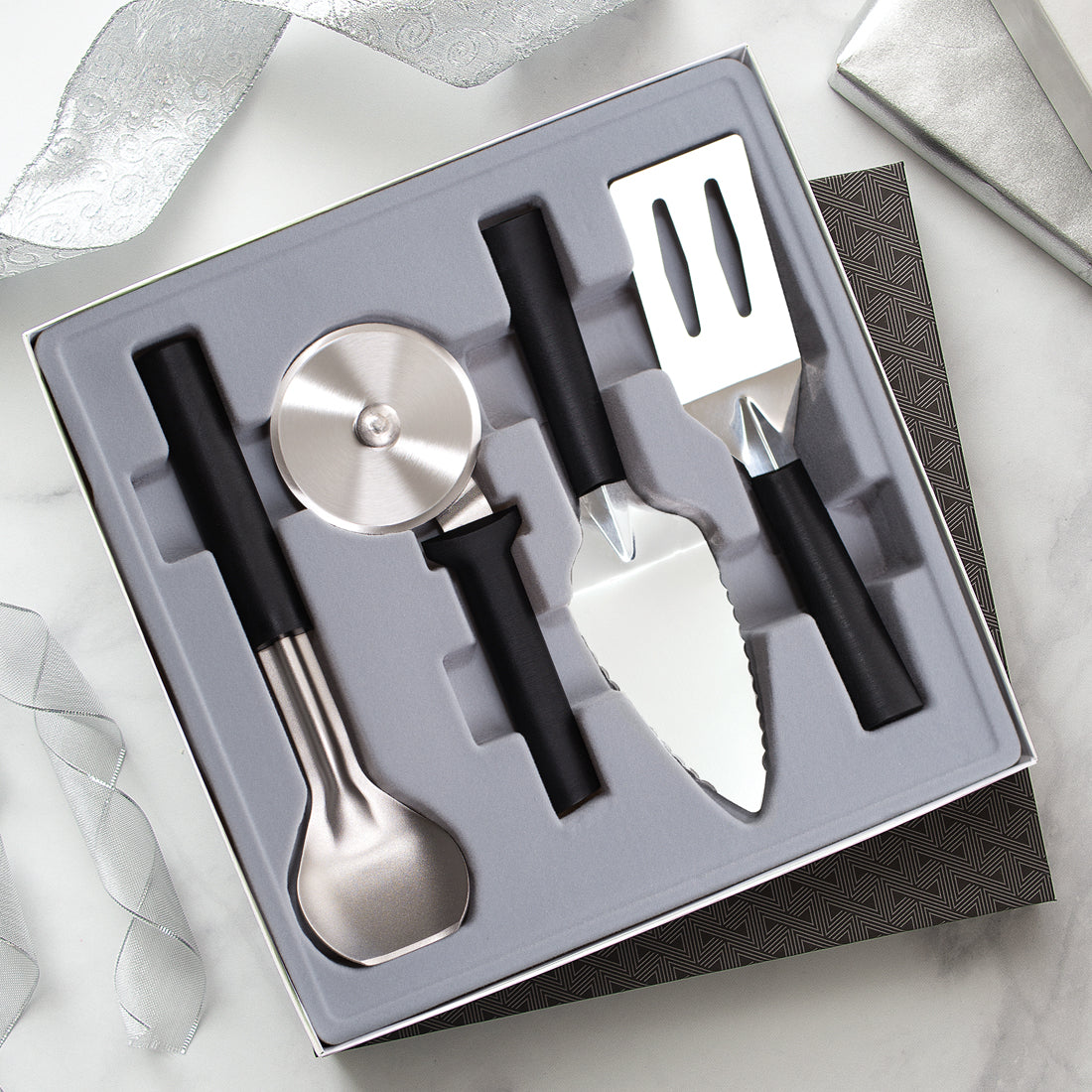 https://cdn.shopify.com/s/files/1/0623/7739/4406/products/ultimate-utensil-gift-set-G250-b_1600x.jpg?v=1642542000