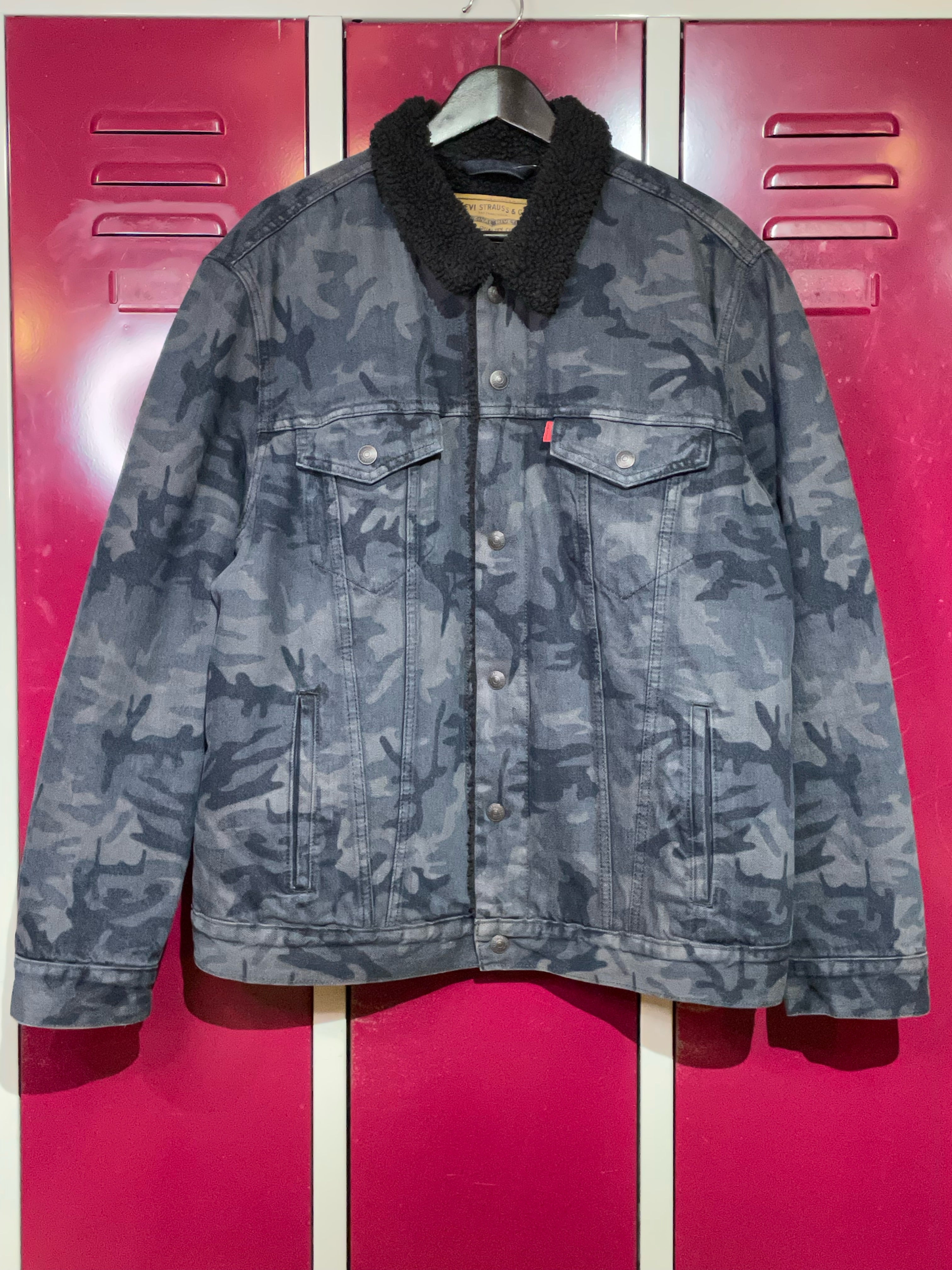 LEVI'S CAMO SHERPA DENIM JACKET SZ: XL – Stay Alive vintage store