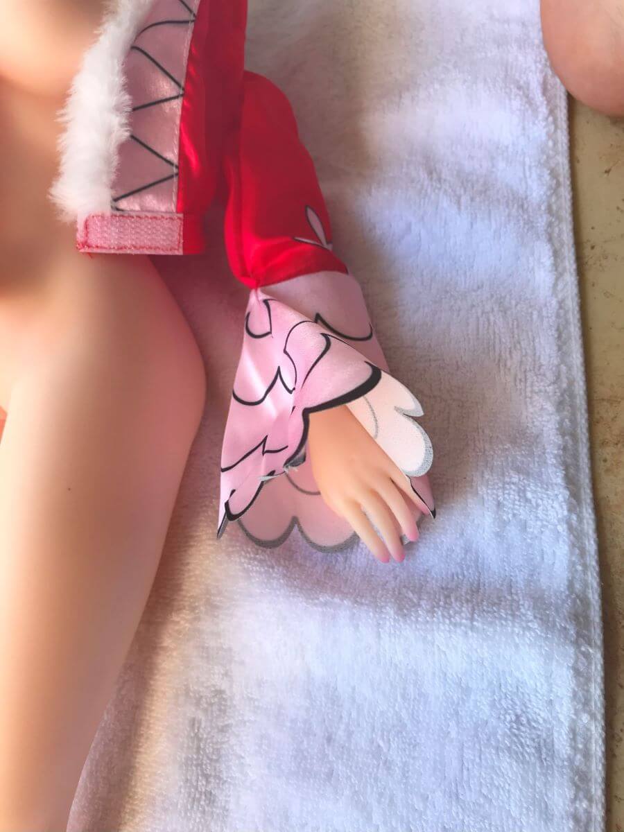 Beautiful hands and pink finger nails of Boa Hancock sex doll
