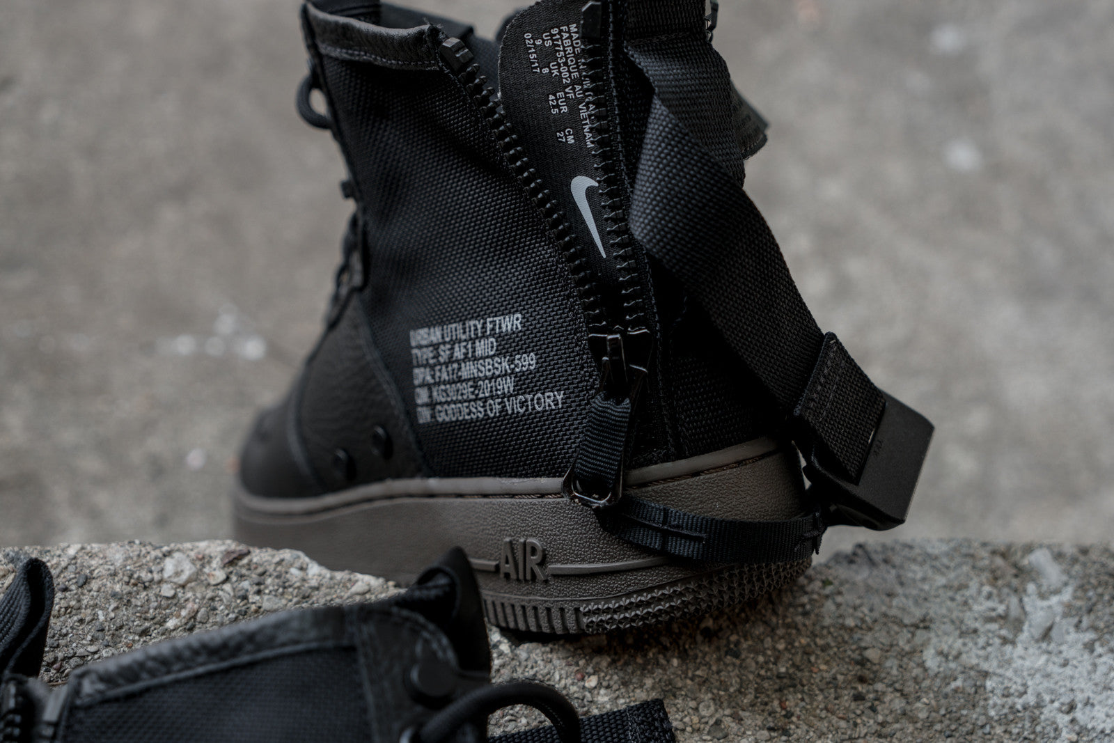 nike special field air force 1 mid black