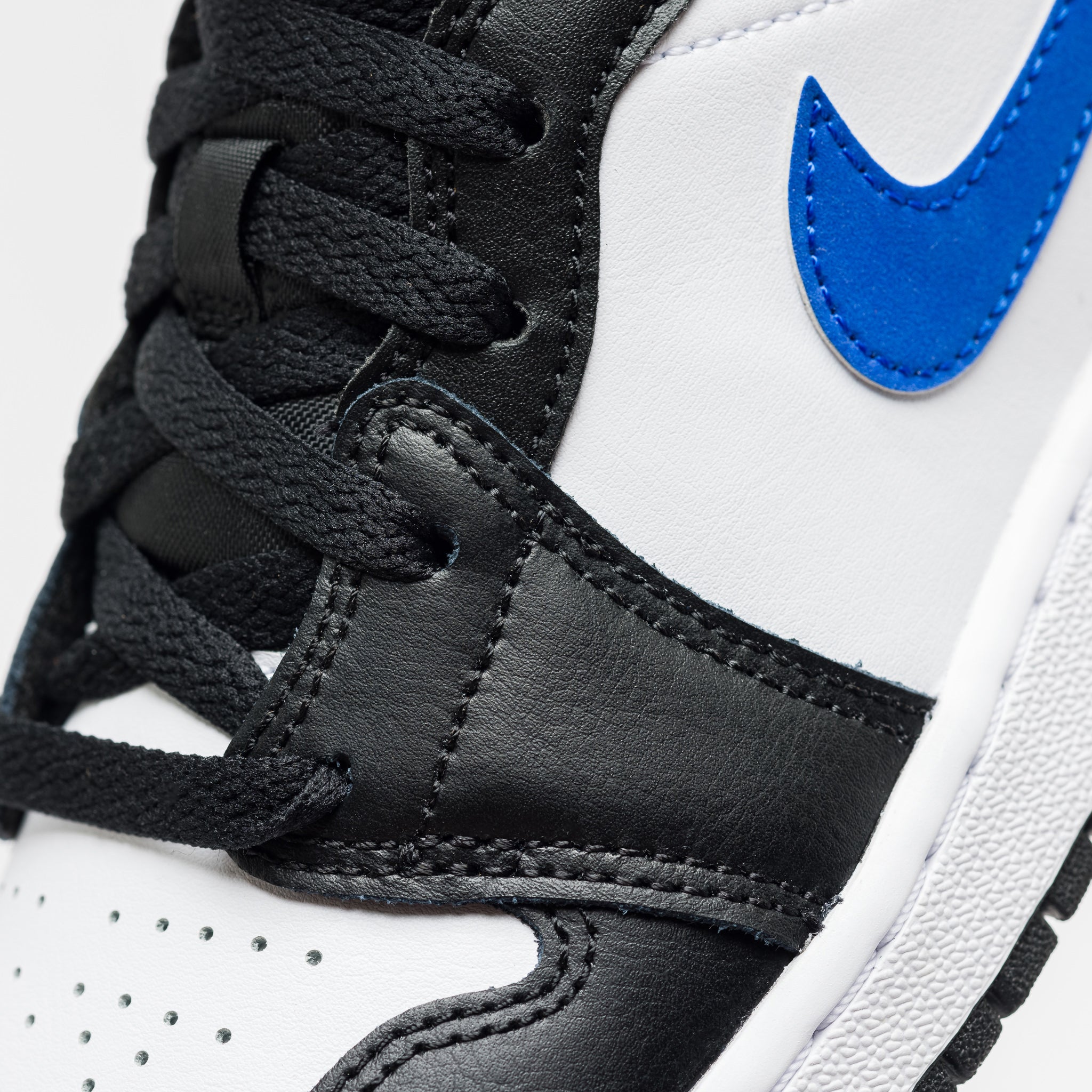 Air Jordan 1 Mid Big Kids' Shoe in White/Racer Blue/Black