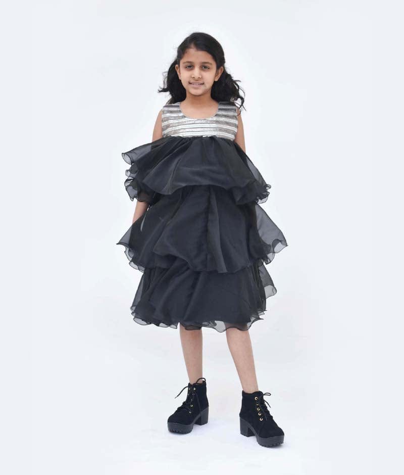 Buy Manaitri Girls MidiKnee Length Casual Dress MBlackStarfrock23y  Online at Best Prices in India  JioMart