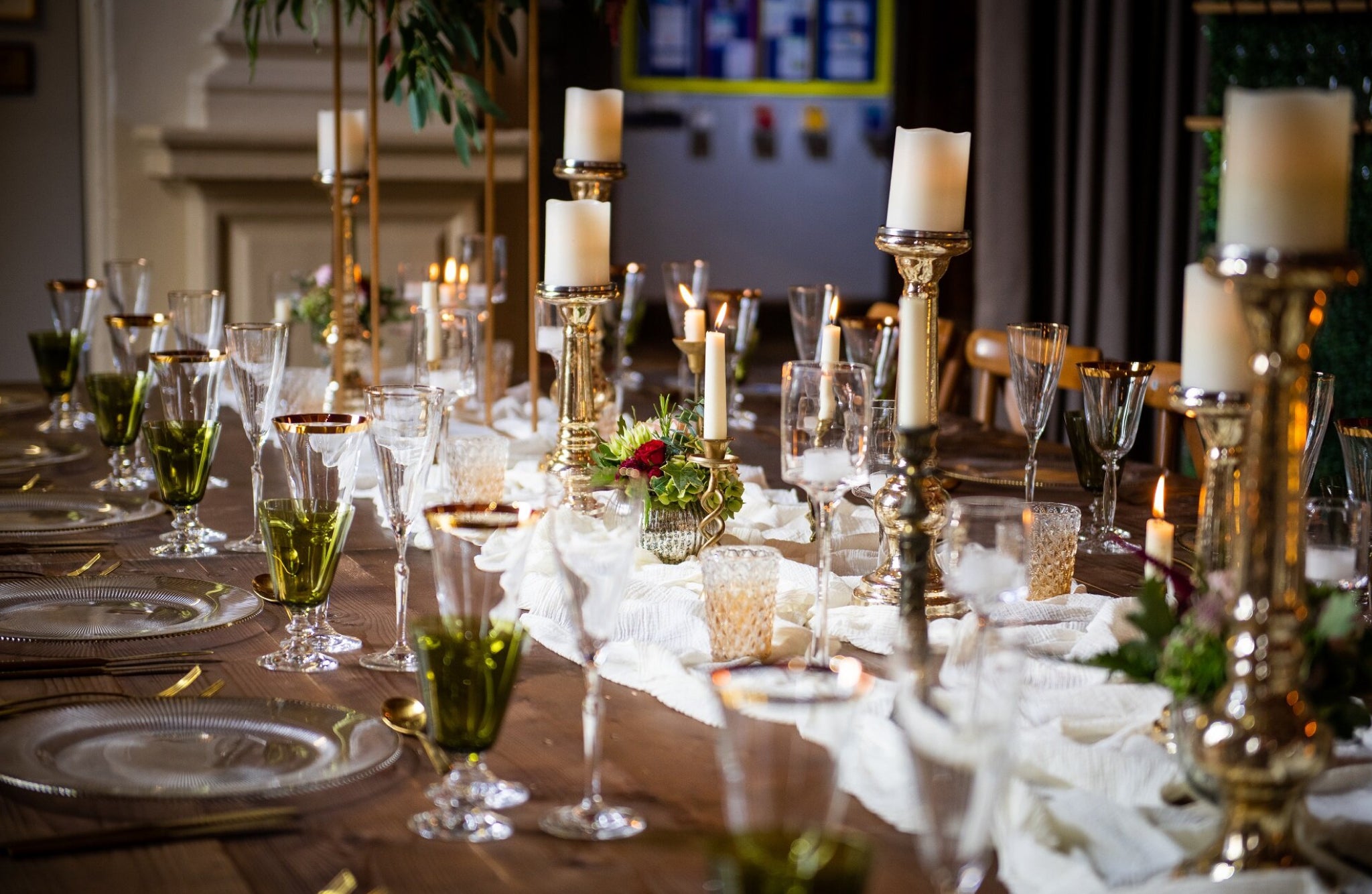 decorating wedding tables with candles